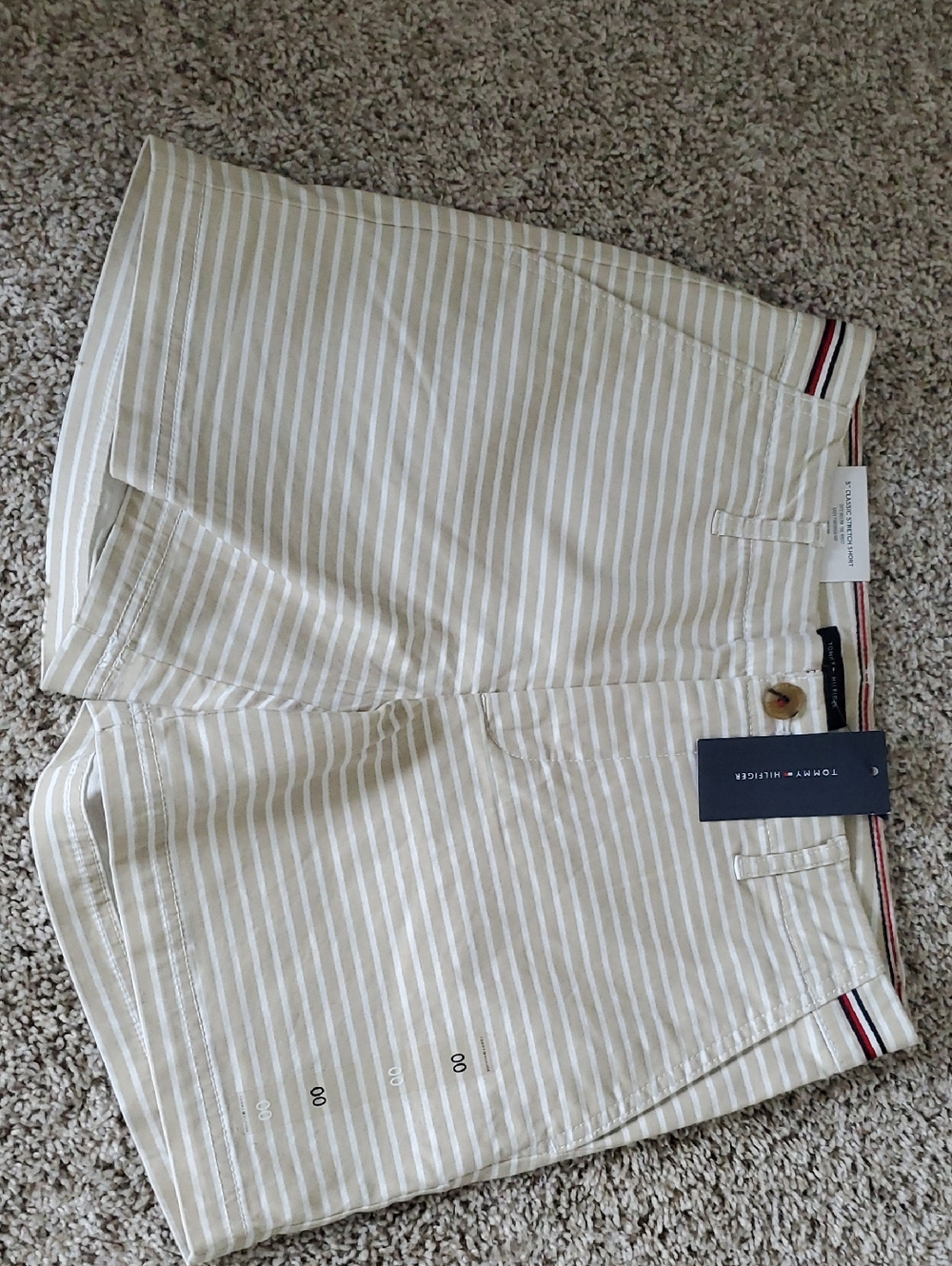 NWT Tommy Hilfiger Tan and White The Flex 5" Striped Flat Front Shorts Sz 00